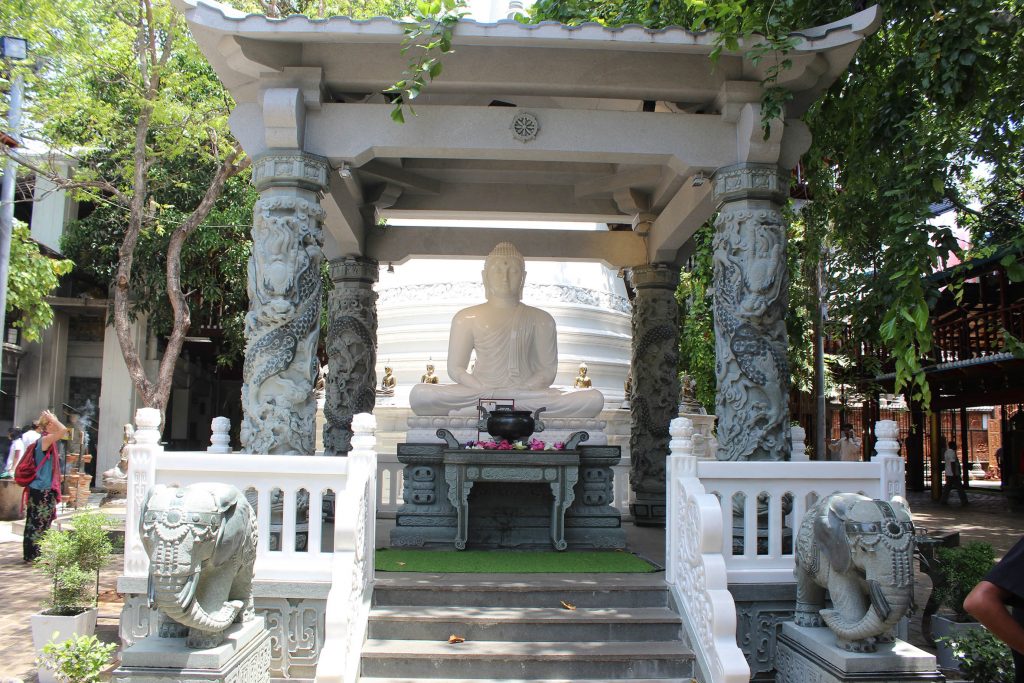 Sri Lanka – Things to do in Colombo & the trainride to Hikkaduwa